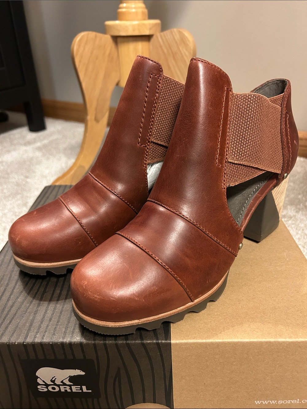 BNIB Sorel Addington Cut Out Bootie, Rustic Brown, Size 8.5